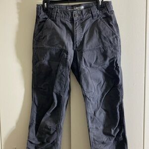 Great used condition men’s relaxed fit Carhartt pants size 31 x 30